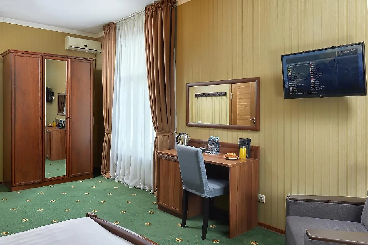 Mirros Hotel Moscow Kremlin