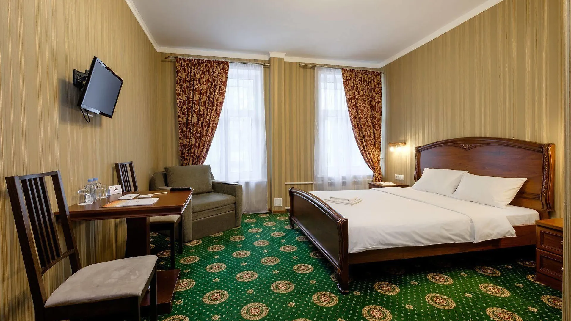 ***  Mirros Hotel Moscow Kremlin Russia